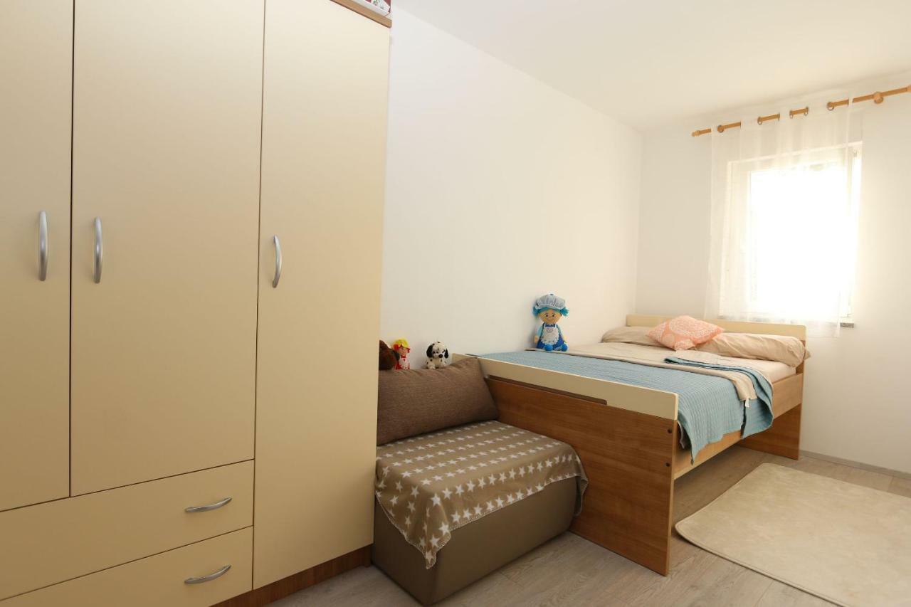 Apartment Samsa Mirica Čižići Exteriör bild